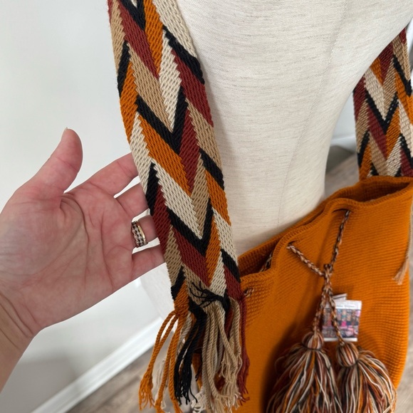 NWT! Colombian Mochila Wayuu Unicolor Rusty Yellow Woven Bucket Shoulder Bag - Picture 2 of 9